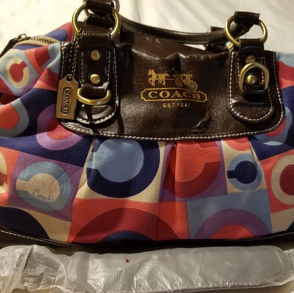 Coach - Picture 4 of 4